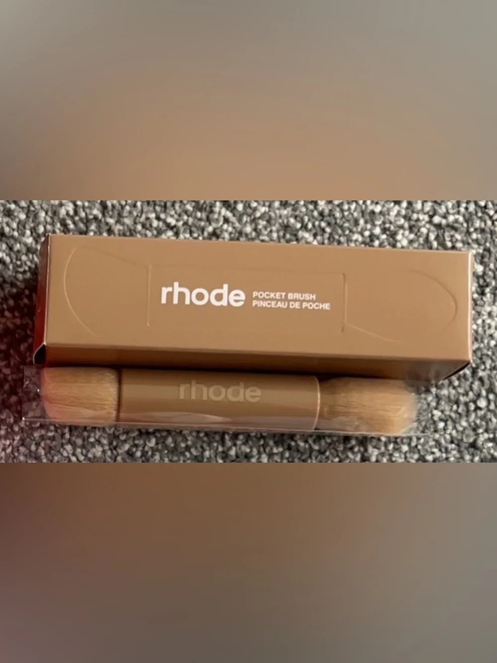 RHODE Dual-Ended Pocket Brush in Warm Tan